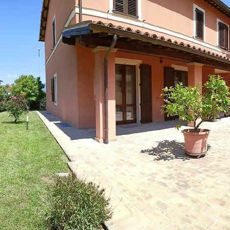 Casa Emilia - Appartamento Per Vacanze - Foligno Eksteriør bilde